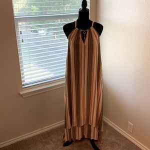 Sleeveless dress with jewelry adornment